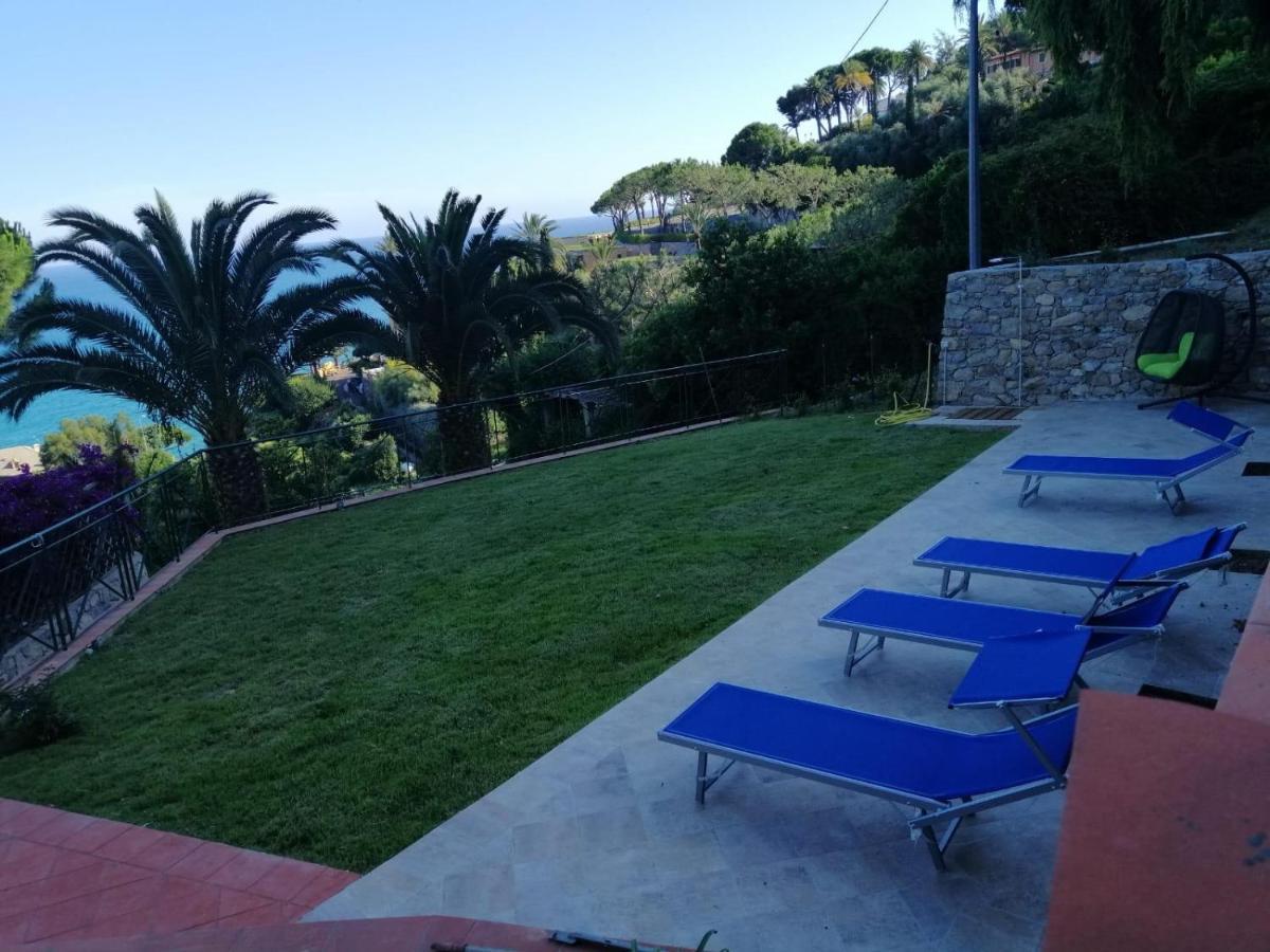 ונטימיגליה Agriturismo Un Mare Di Fiori מראה חיצוני תמונה