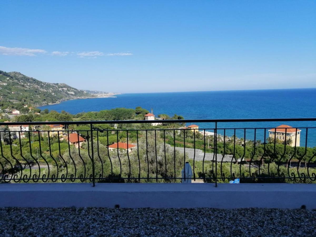 ונטימיגליה Agriturismo Un Mare Di Fiori מראה חיצוני תמונה