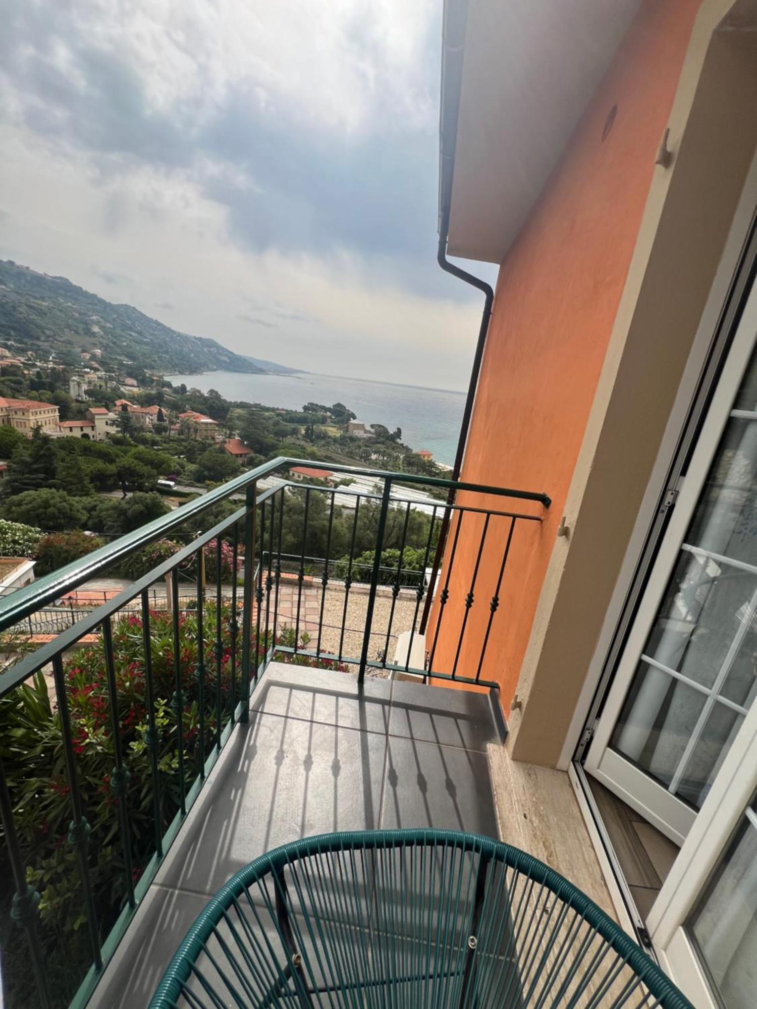 ונטימיגליה Agriturismo Un Mare Di Fiori מראה חיצוני תמונה