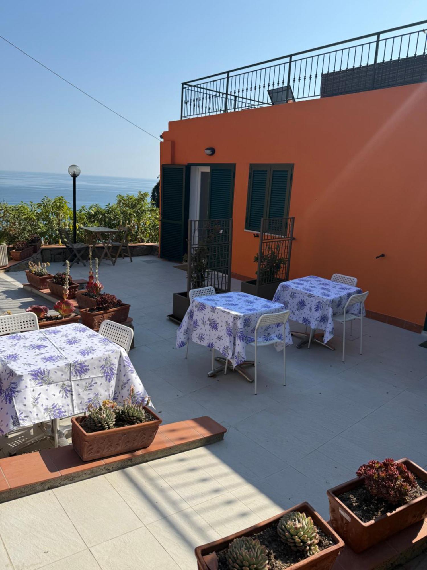ונטימיגליה Agriturismo Un Mare Di Fiori מראה חיצוני תמונה