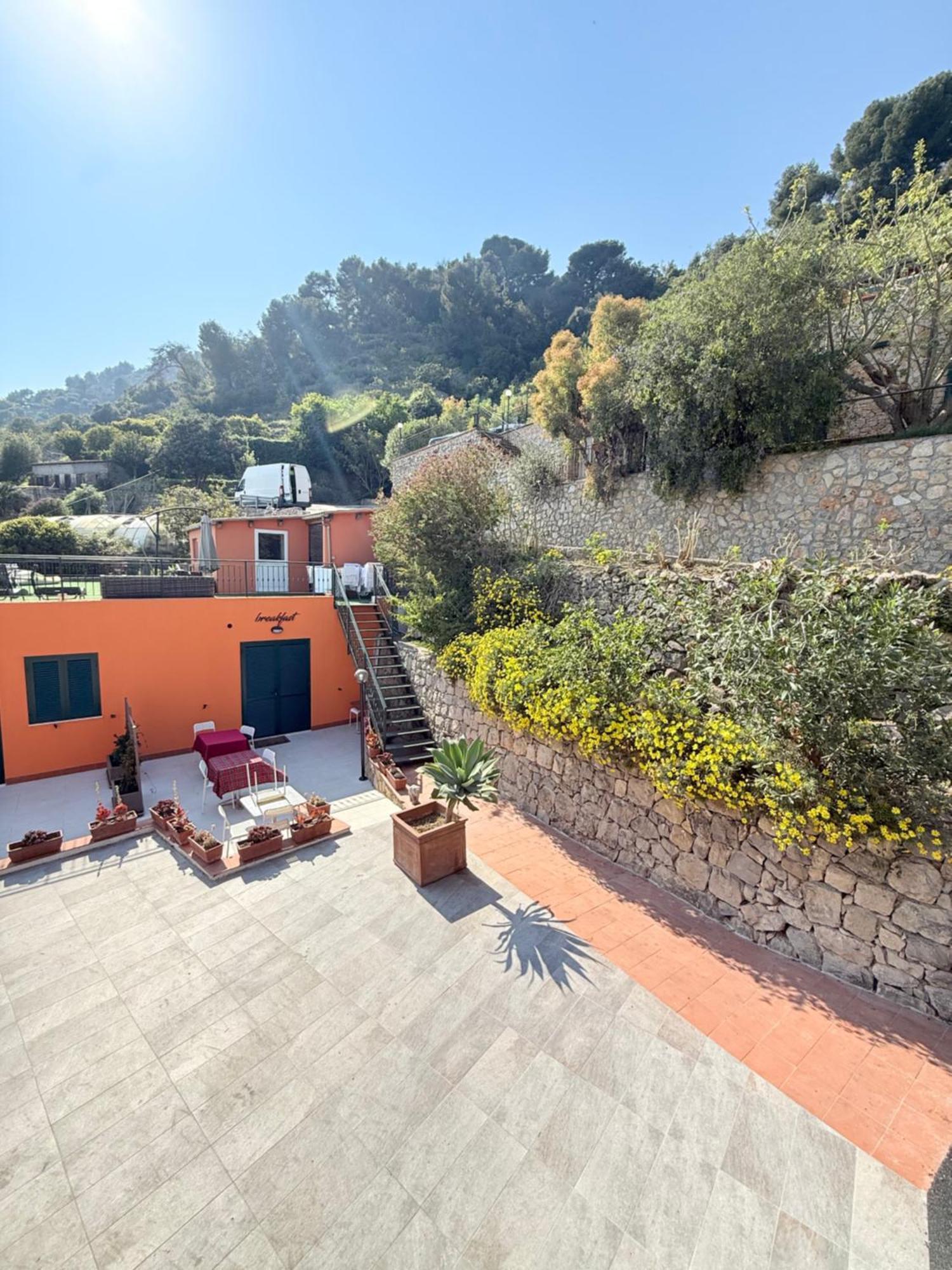 ונטימיגליה Agriturismo Un Mare Di Fiori מראה חיצוני תמונה