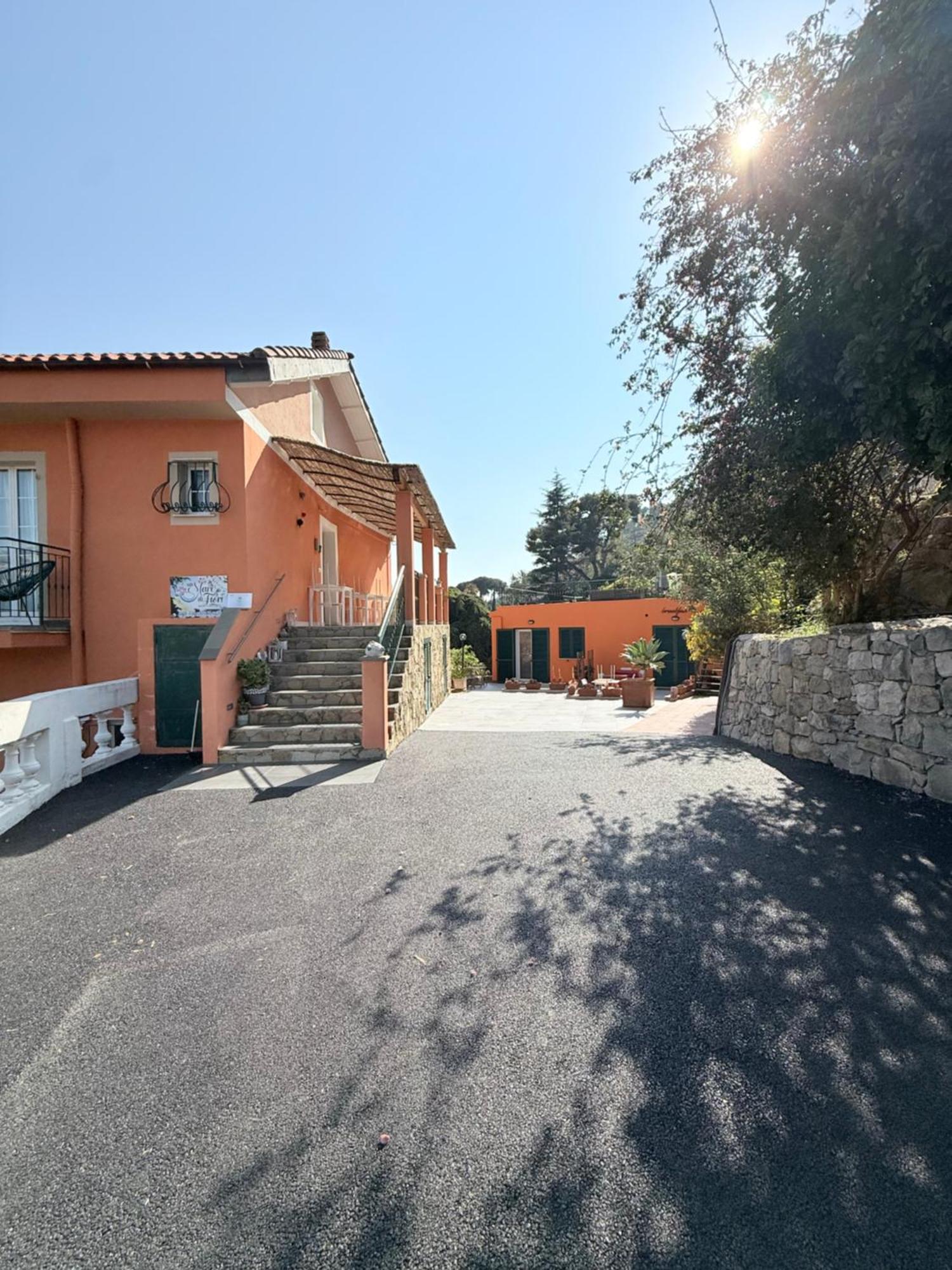 ונטימיגליה Agriturismo Un Mare Di Fiori מראה חיצוני תמונה