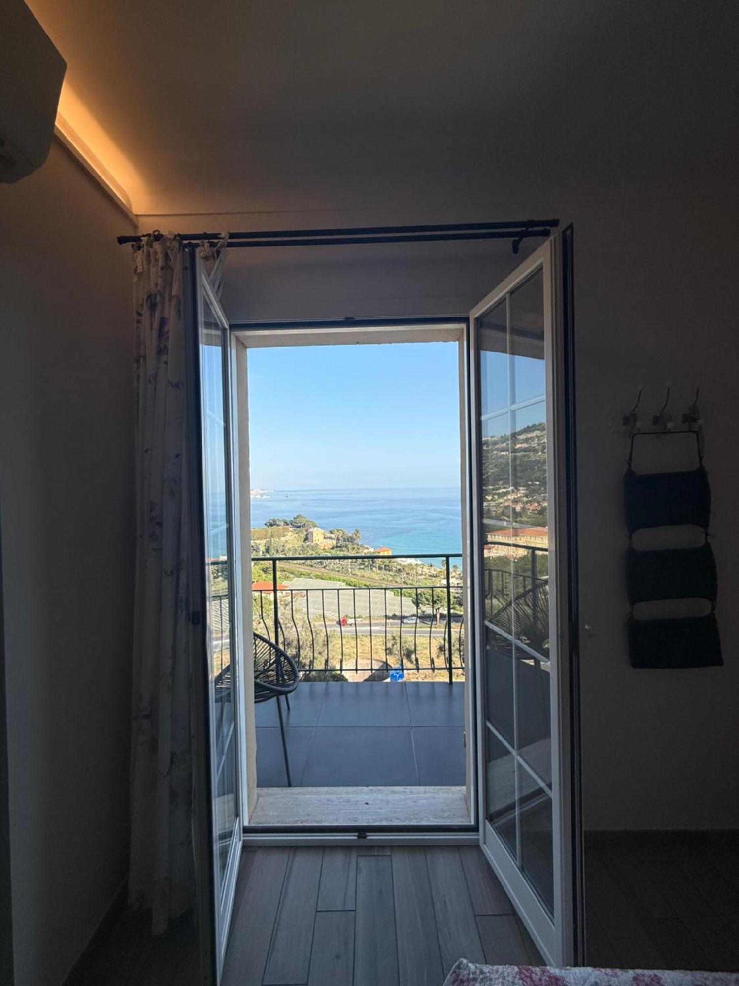 ונטימיגליה Agriturismo Un Mare Di Fiori מראה חיצוני תמונה