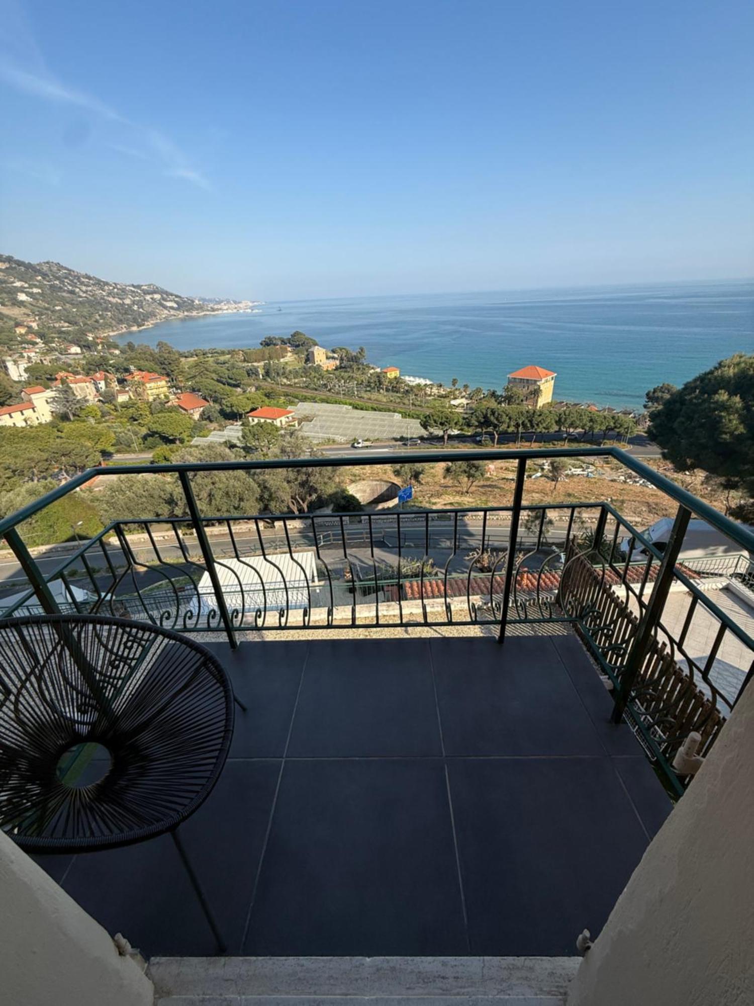 ונטימיגליה Agriturismo Un Mare Di Fiori מראה חיצוני תמונה
