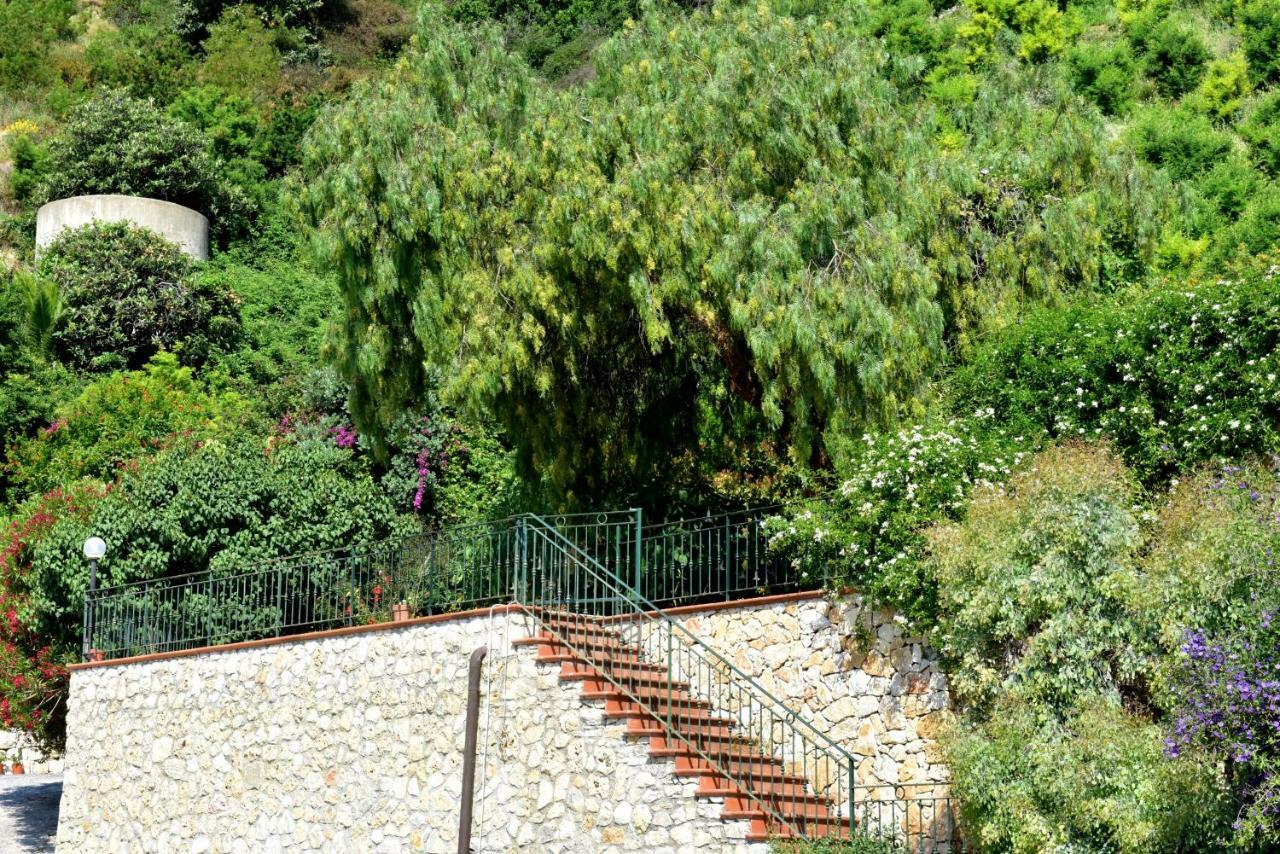 ונטימיגליה Agriturismo Un Mare Di Fiori מראה חיצוני תמונה