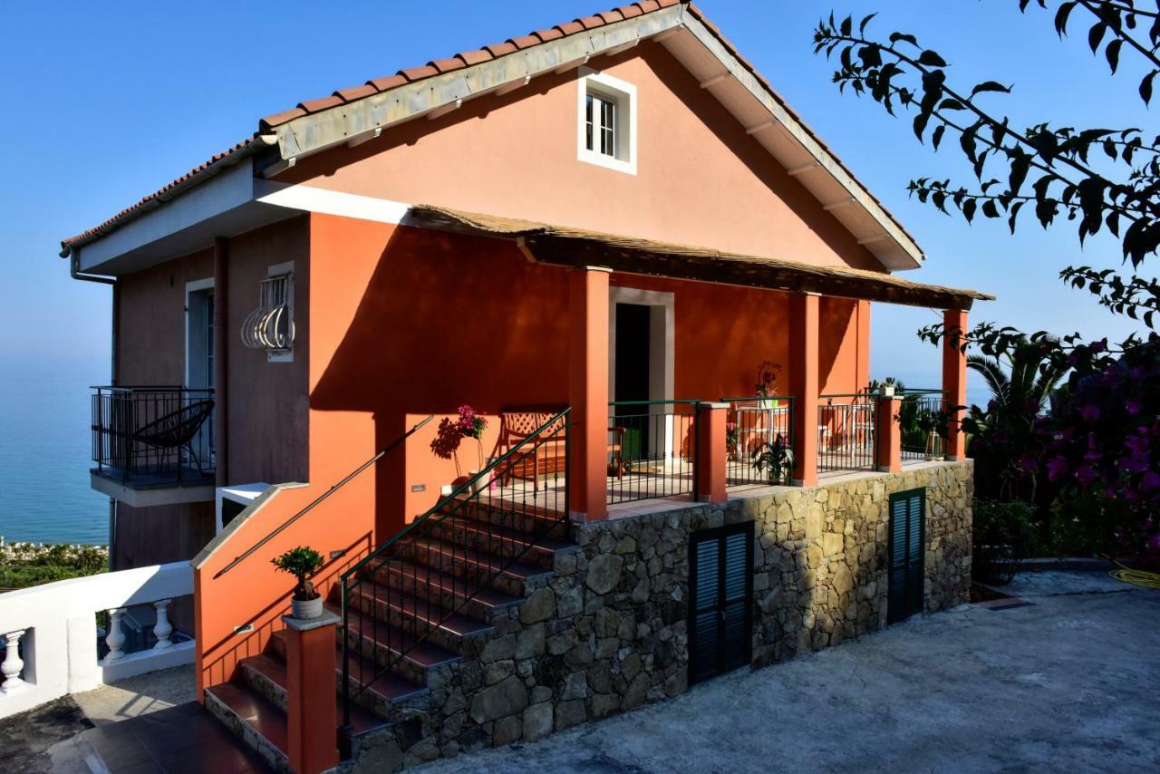 ונטימיגליה Agriturismo Un Mare Di Fiori מראה חיצוני תמונה
