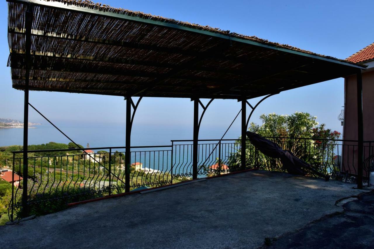 ונטימיגליה Agriturismo Un Mare Di Fiori מראה חיצוני תמונה