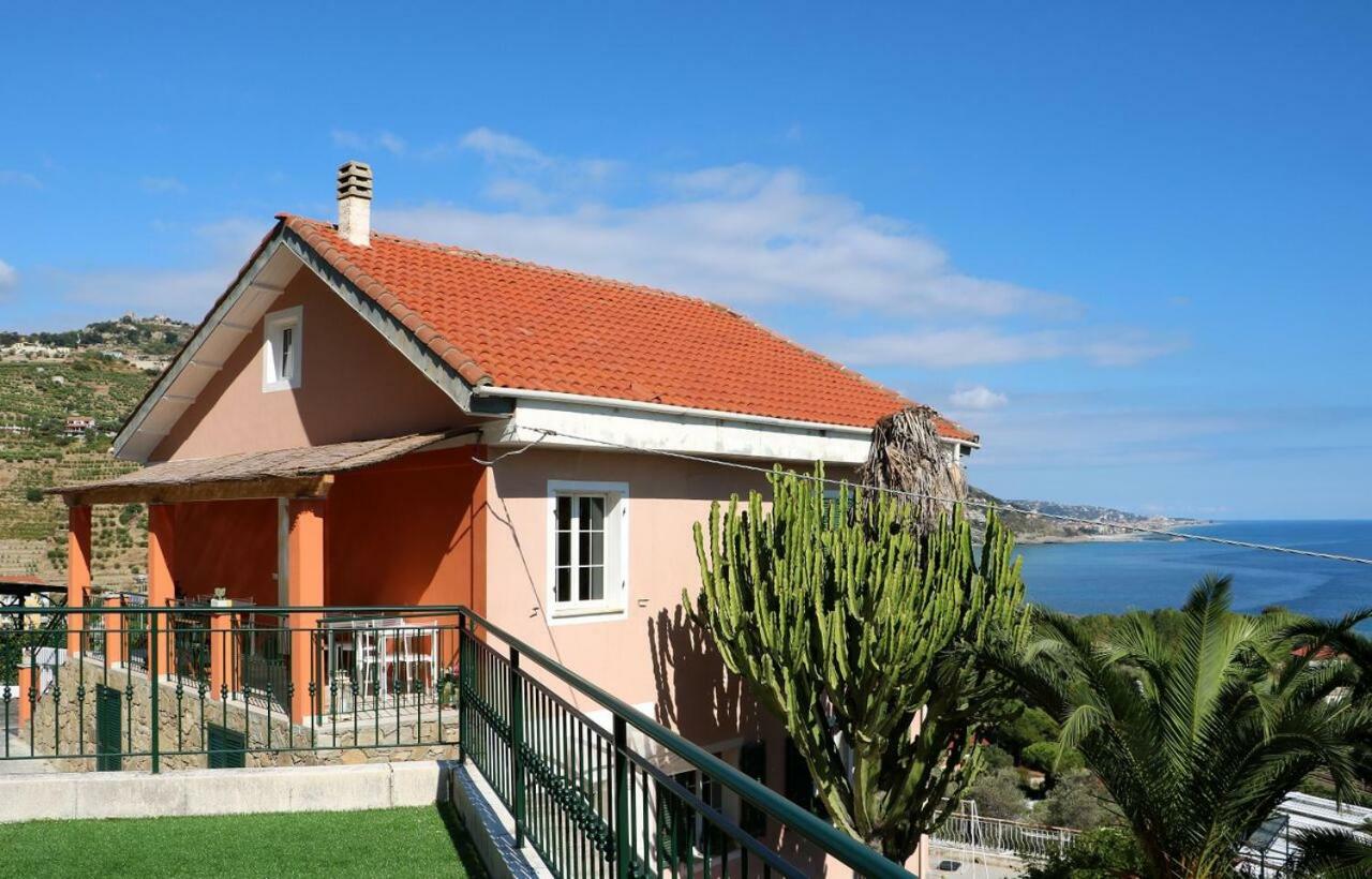 ונטימיגליה Agriturismo Un Mare Di Fiori מראה חיצוני תמונה
