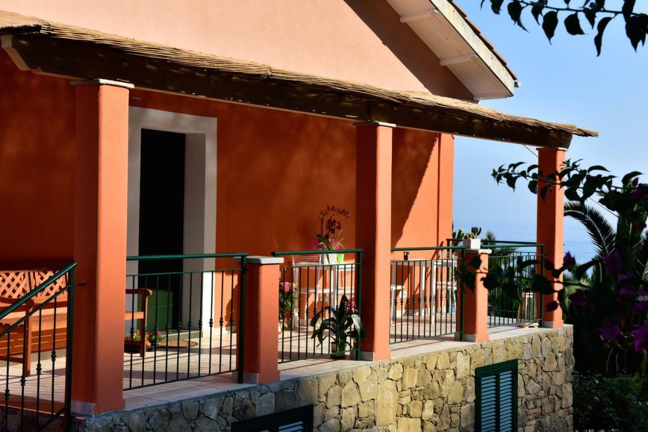 ונטימיגליה Agriturismo Un Mare Di Fiori מראה חיצוני תמונה